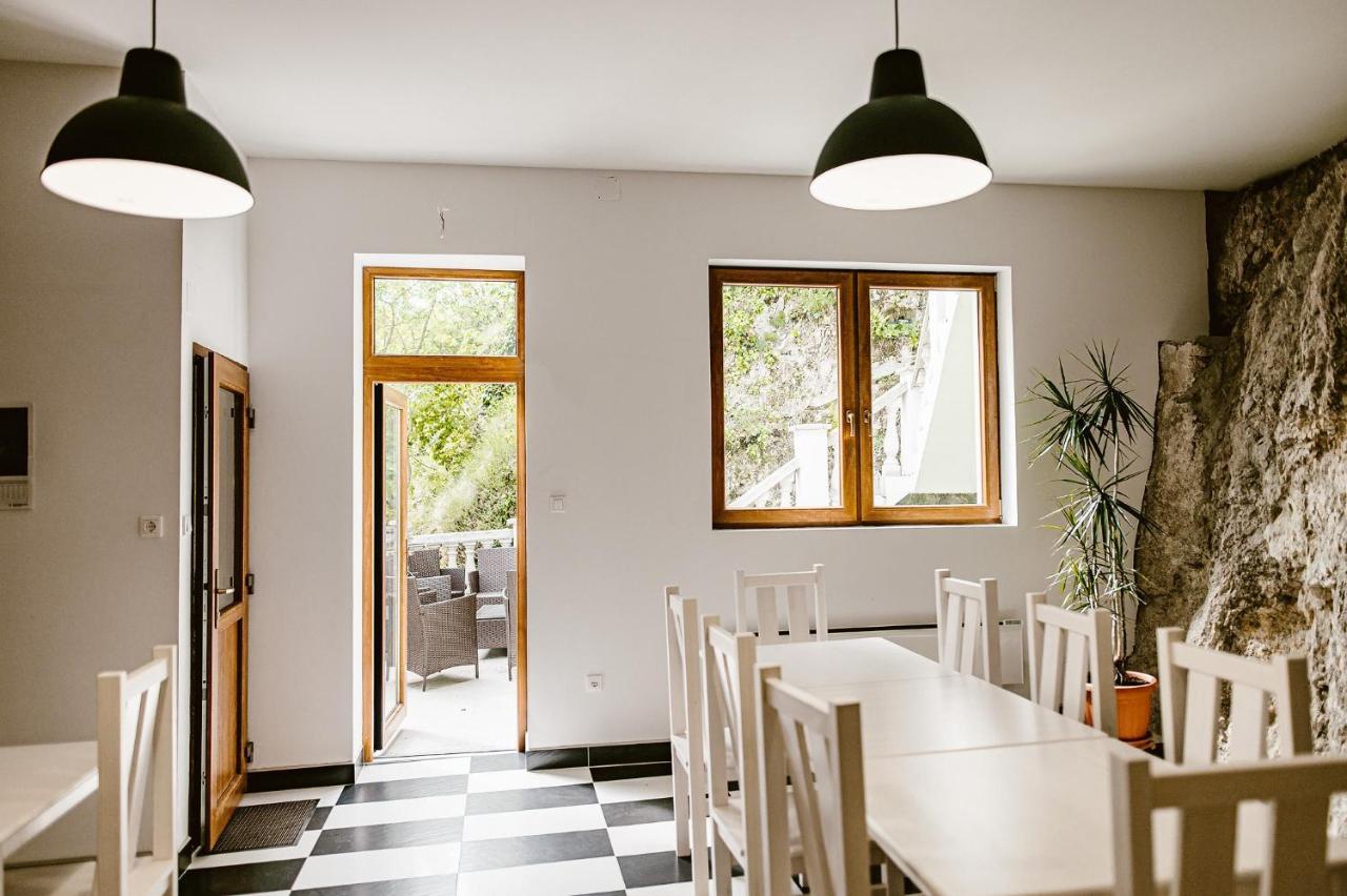 Sziklavendeghaz Aparthotel Veszprém Exteriör bild