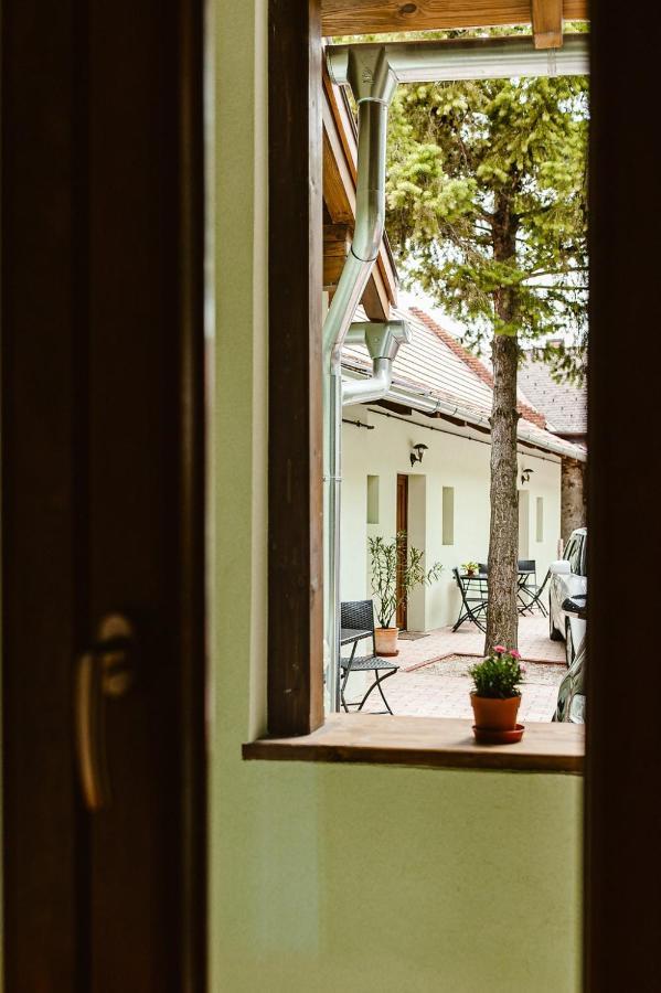 Sziklavendeghaz Aparthotel Veszprém Exteriör bild