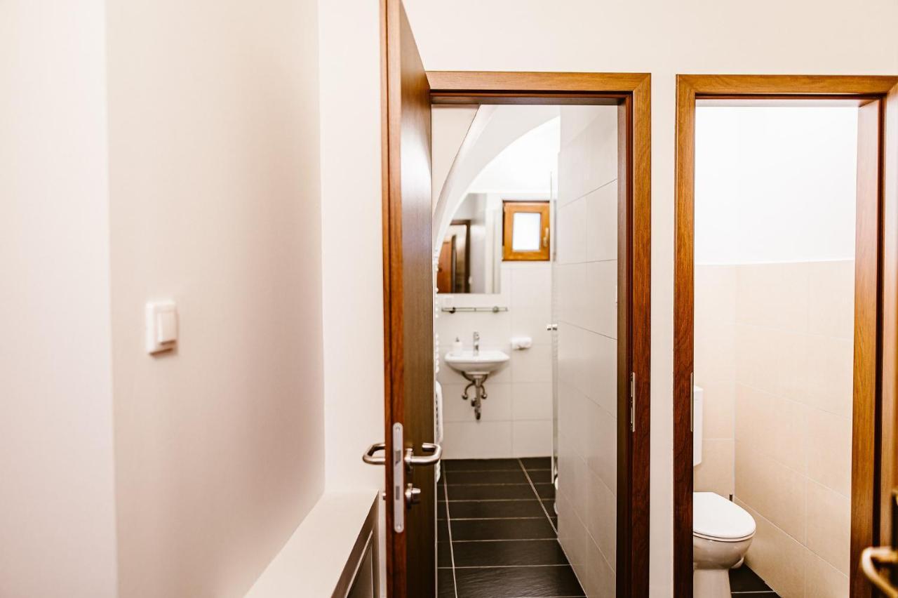 Sziklavendeghaz Aparthotel Veszprém Exteriör bild